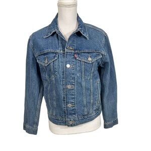 Levi's Trucker Jean Jacket Women's XS 
Light wear only
Measurements in pictures